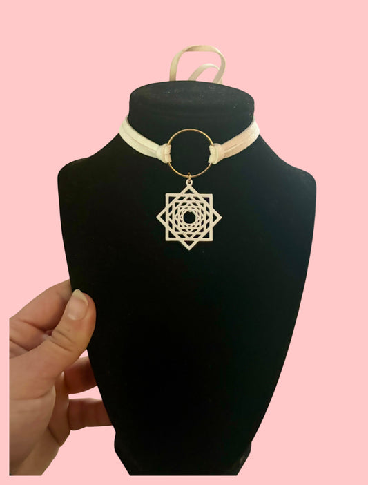 Flowstar tie back choker