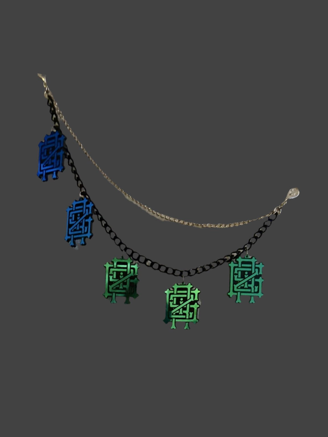Customizable teal holographic chain